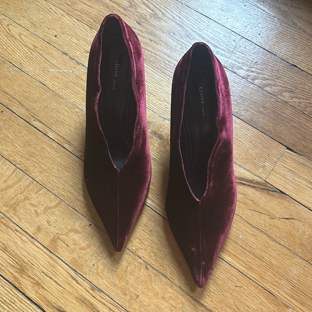 Gorgeous Oxblood Celine V Neck Pumps